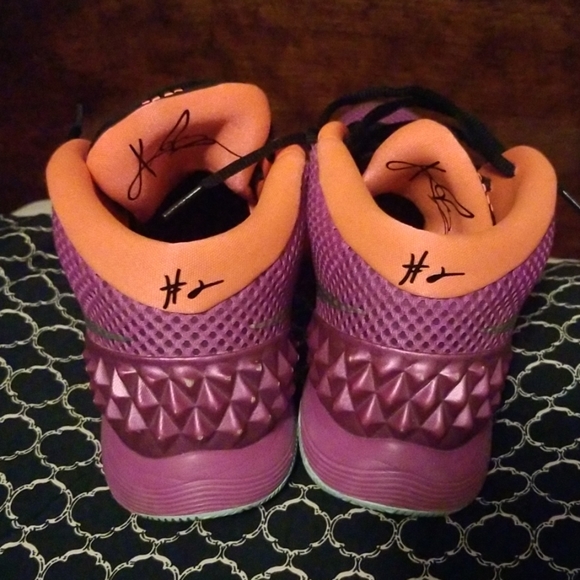 Kyrie 1 easter - Picture 2 of 4